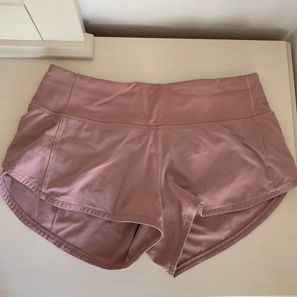 lululemon athletica Pants - Lululemon Athletica Speed Up Short 2.5” (size 2)